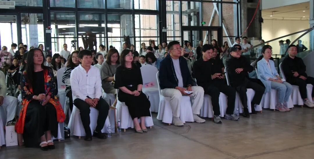 书香润童心艺韵绽芳华——2026国际书籍装帧艺术展在哈尔滨西城红场盛大启幕(图1)