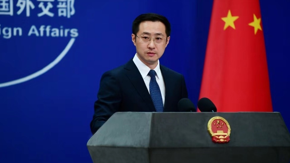 中方驱逐《纽约时报》一记者出境，外交部回应