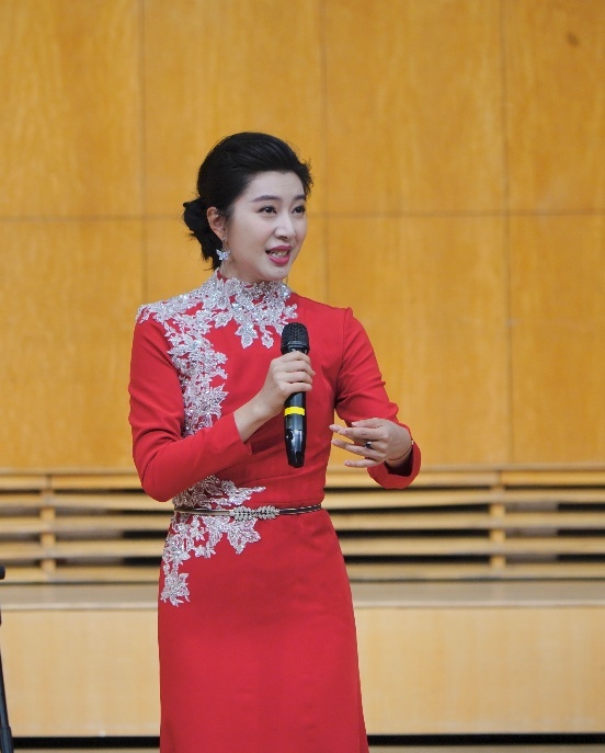 单雯表演