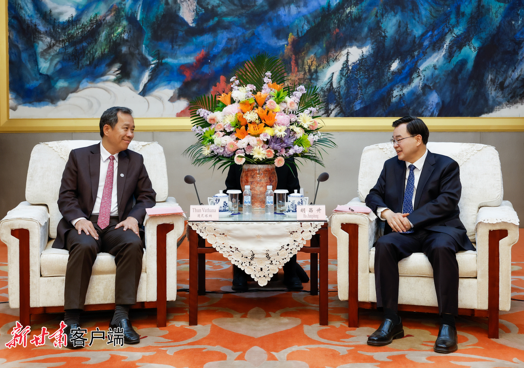 6月1日，省委书记、省人大常委会主任胡昌升在兰州会见了出席第三届世界汉学家大会的柬埔寨参议院第二副主席通瓦塔纳一行。新甘肃&middot;甘肃日报记者　孟捷