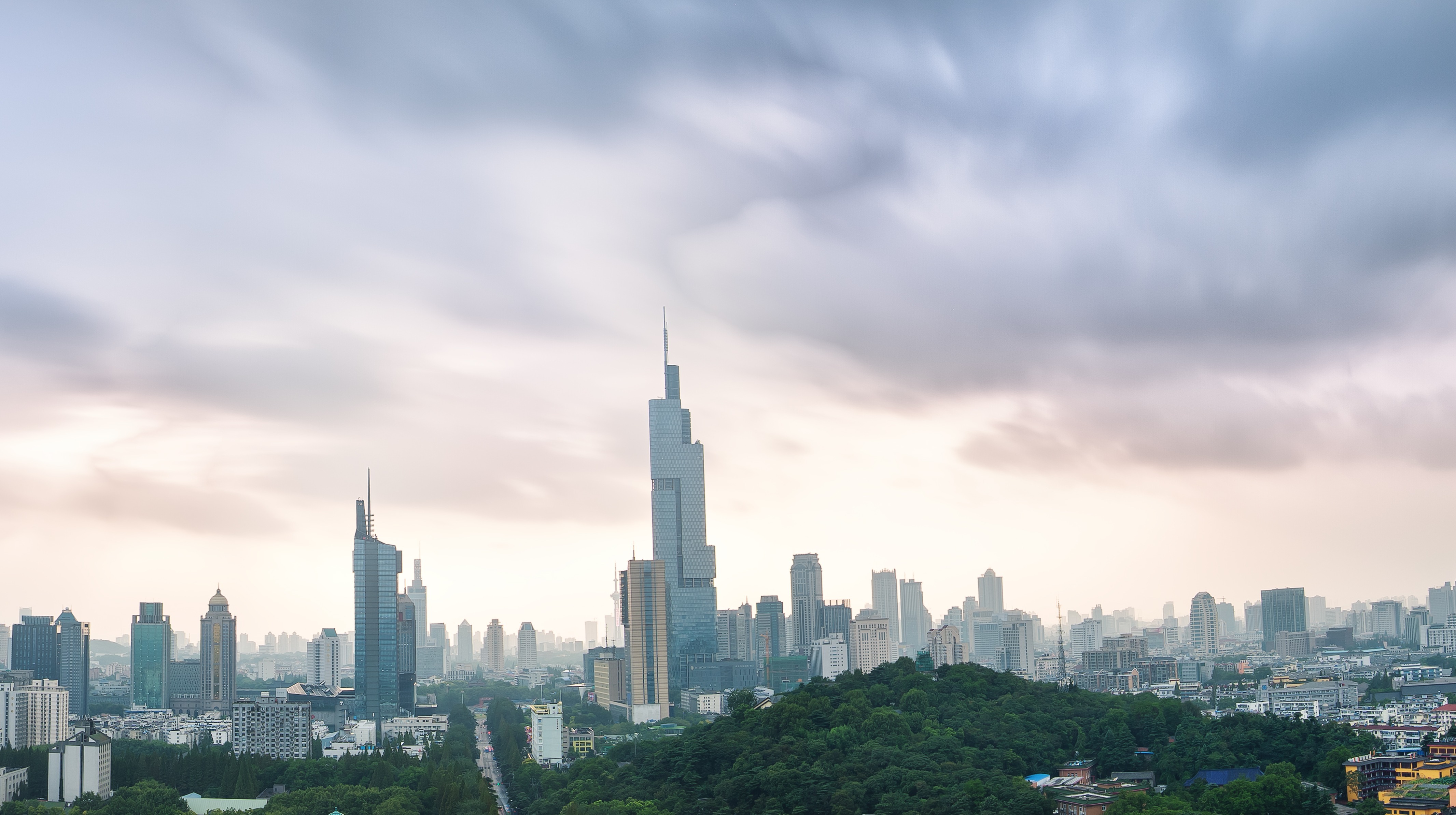 南京服务业定下1.75万亿目标，这场大会让企业站C位