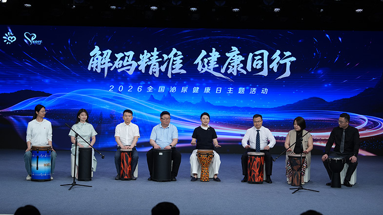 中央音乐学院音乐人工智能与音乐信息科技系音乐治疗讲师蒋雯与参会嘉宾进行现场互动