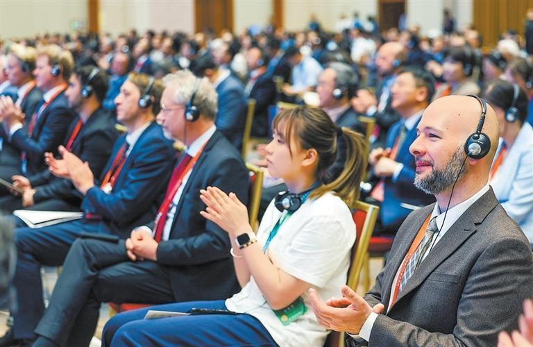 聚精会神的参会嘉宾　本版图片摄影：新甘肃&middot;甘肃日报记者　田蹊