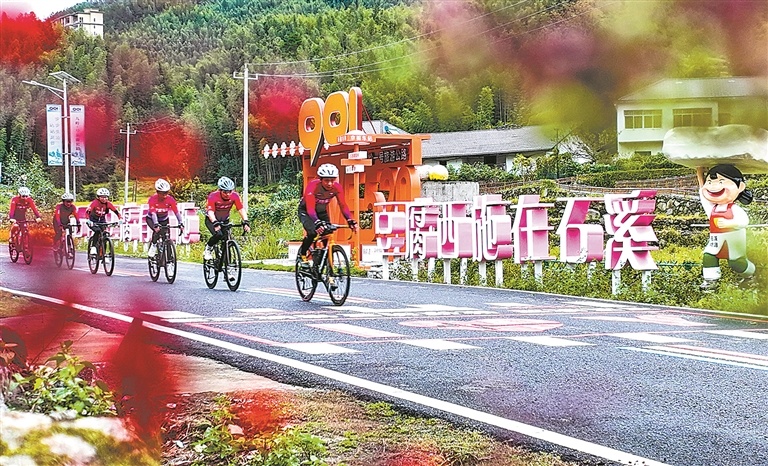 奉新县：低碳骑行 乐享生活（图）