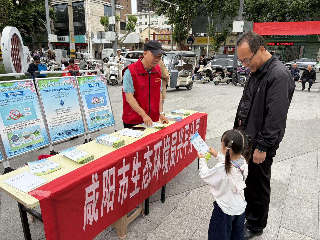 咸阳市生态环境局兴平分局开展生态环保科技宣传活动