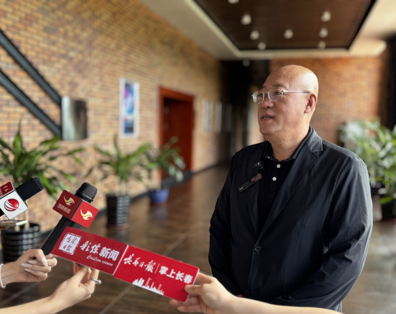 教育部全国普通高校毕业生就业创业指导委员会委员、北京万学教育科技有限公司董事张强接受媒体采访