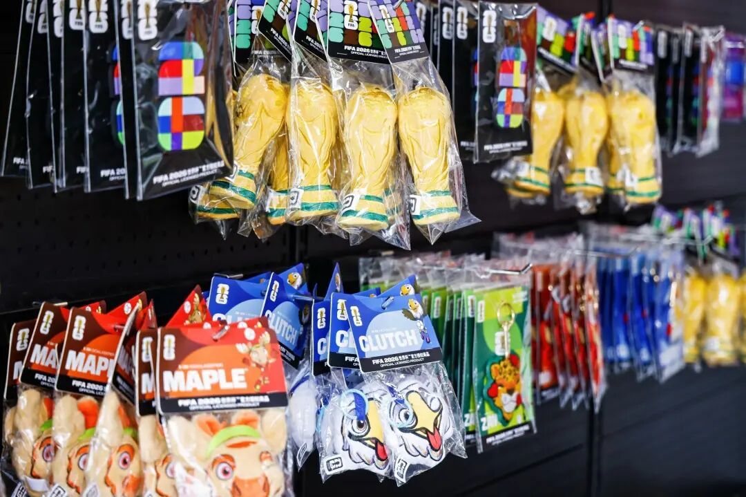 浙江首店！“体育+”新场景国际足联2026世界杯官方零售快闪店落地萧山(图2)