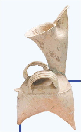 双鋬白陶鬶 大汶口文化 （距今约6000年～4400年） 陶鬶器形首次发现于山东，是大汶口—龙山文化系统中最富特色的典型器物。