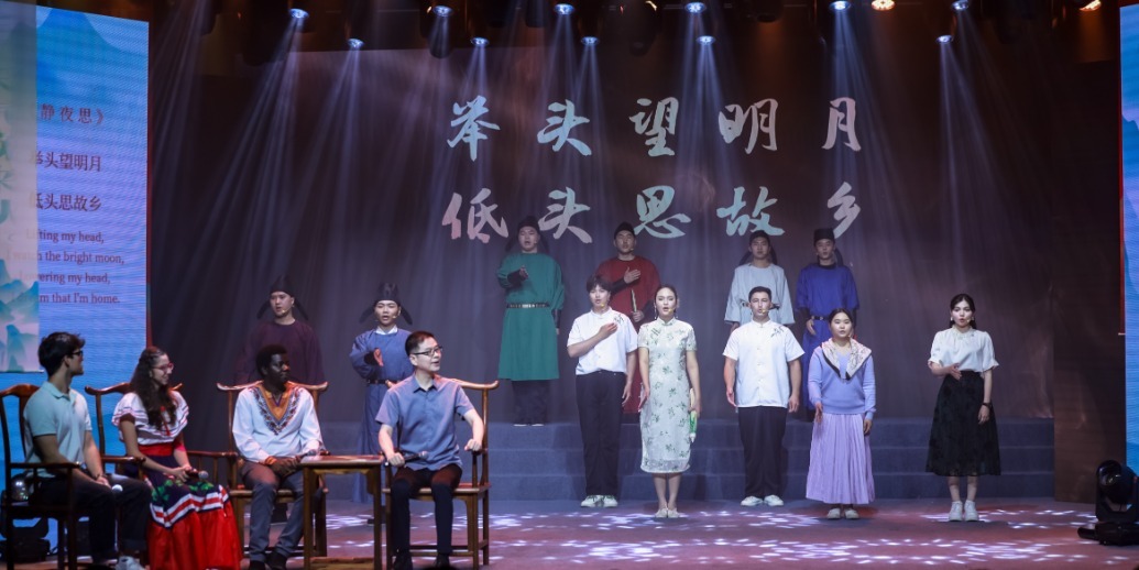 芒种日，南师大校园里弥漫“国际诗香”