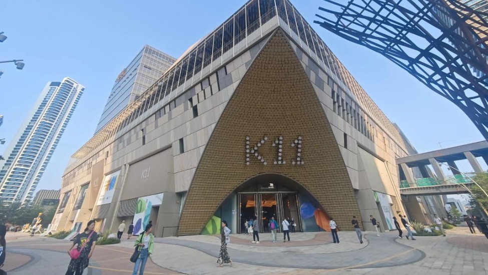 “K11不为没有钱的穷*服务”，顾客逛店未消费遭店员嘲讽