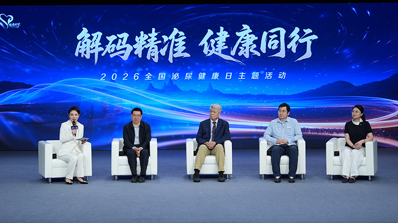 “破界&middot;智创未来”跨界圆桌讨论现场（嘉宾从左到右依次为：赖建强研究员、姚欣教授、刘亮副总监、蒋雯讲师）