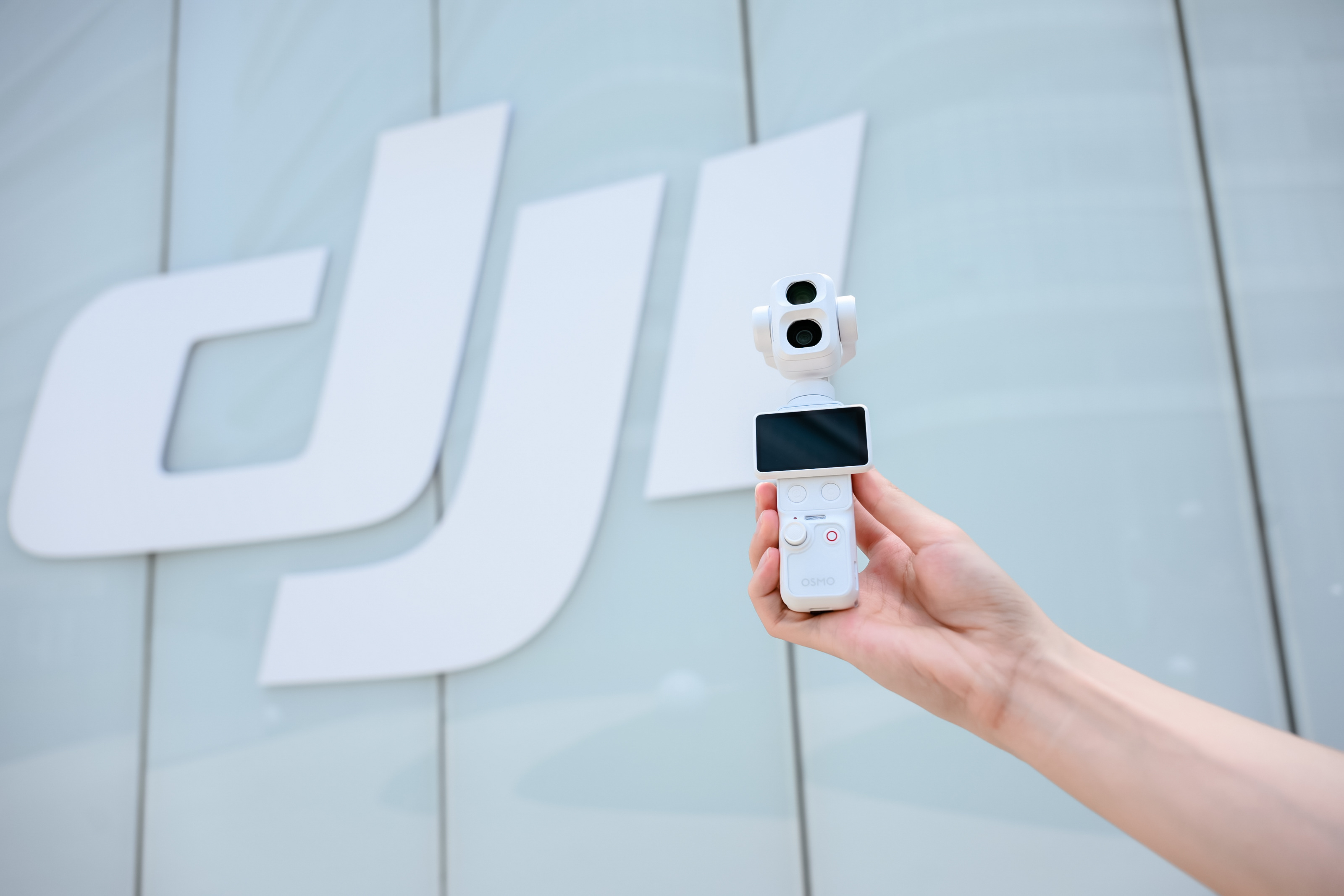 大疆Osmo Pocket 4P亮相:搭载17级动态范围与D-Log 2关键技术