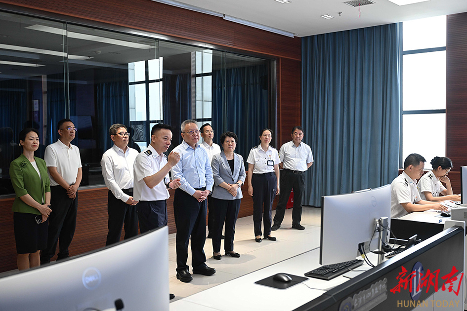 6月3日，沈晓明在长沙市120急救中心调研。