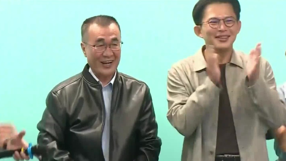 “蓝白”首次同台助选，相互表达支持