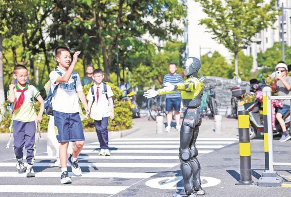 宁波探索“管—护—警”智能护学新路径