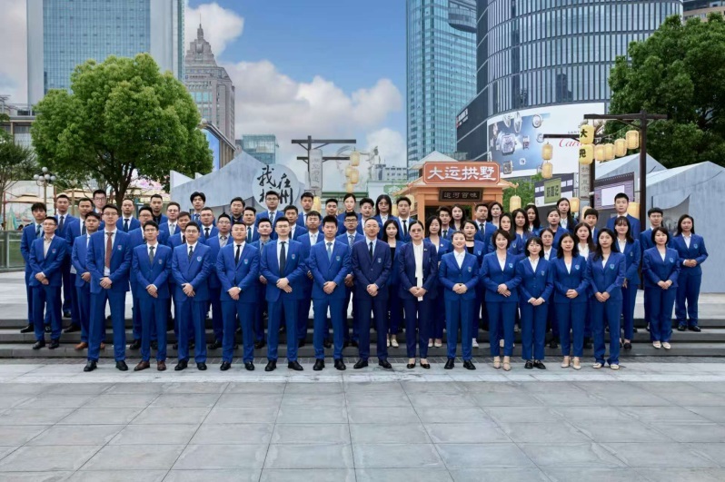 图：王利忠倾心打造的专业化寿险营销团队