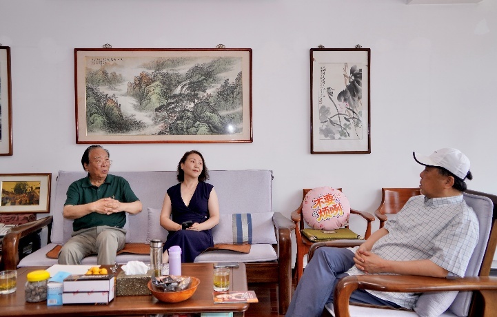 本文作者采访中 范素丽摄