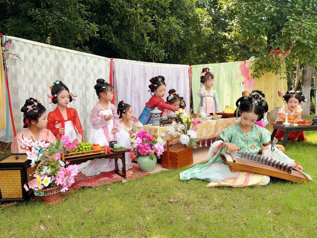 孩子们在武汉园博园体验传统文化