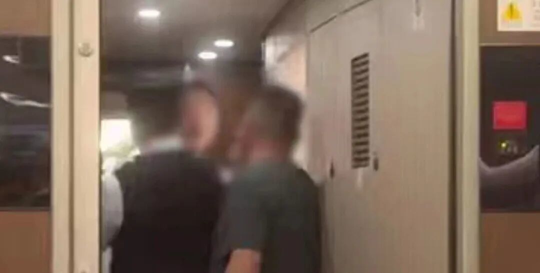 广铁长沙客运段通报“无票男子70秒骂列车员14遍”