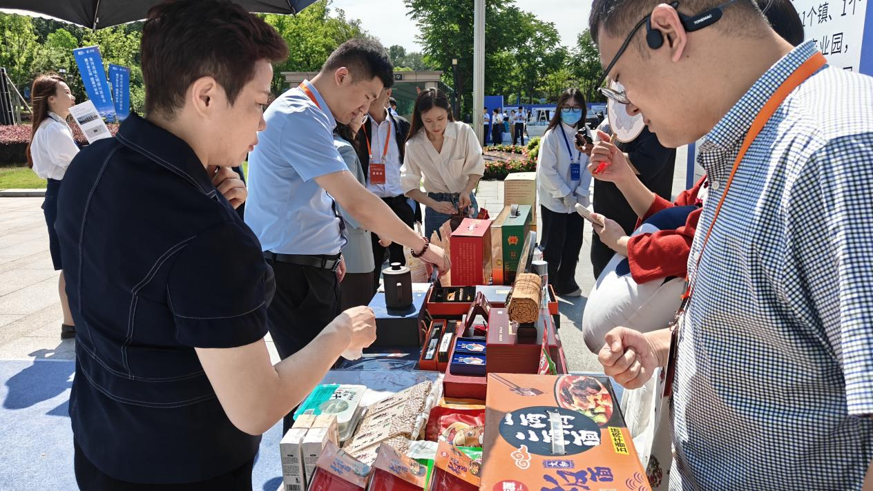 思客会上展风采 涡阳好物引瞩目——涡阳县应邀参加淮河流域文明振兴思客会