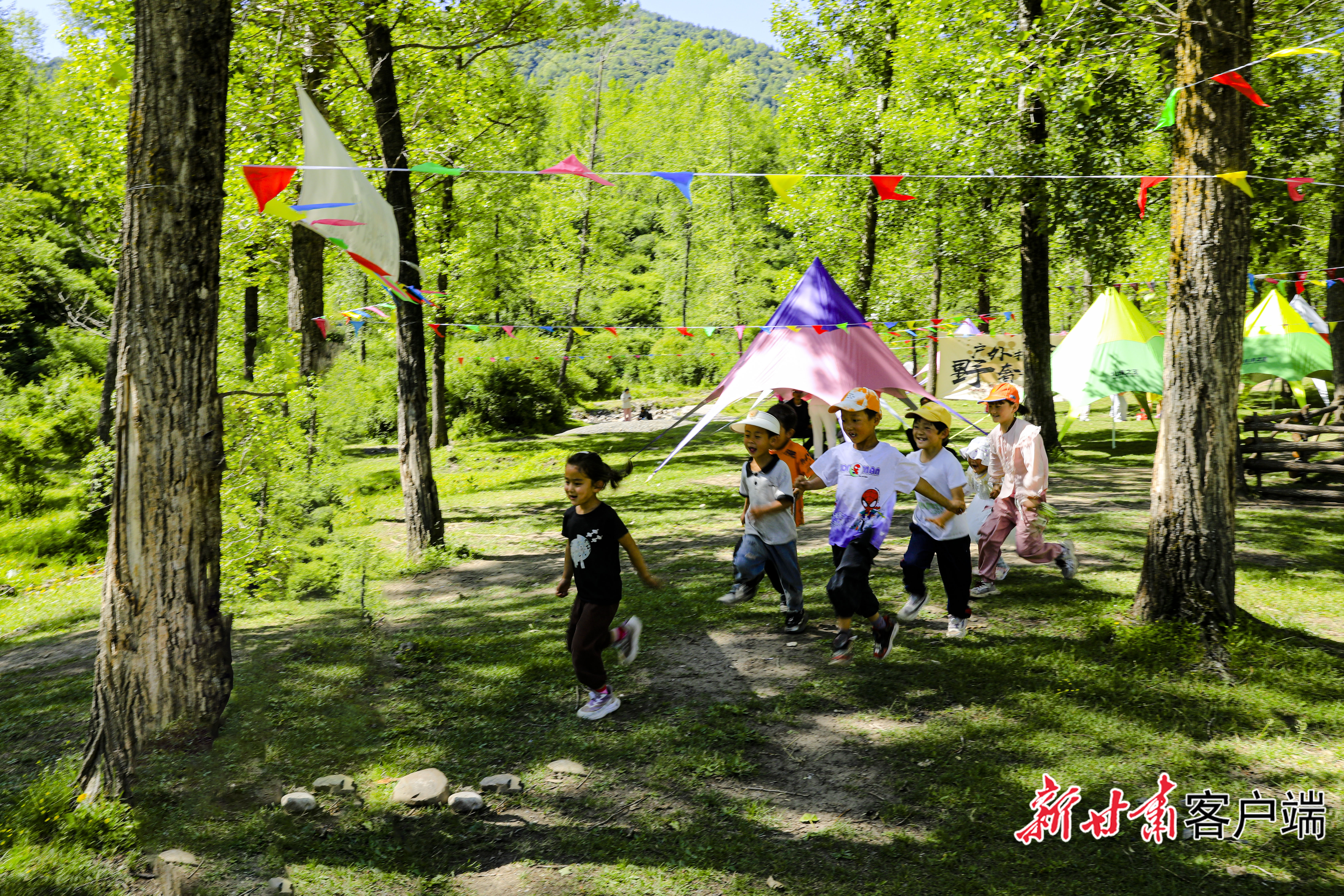 孩童在竹子沟景区游玩　新甘肃&middot;甘肃日报通讯员　许建国　摄