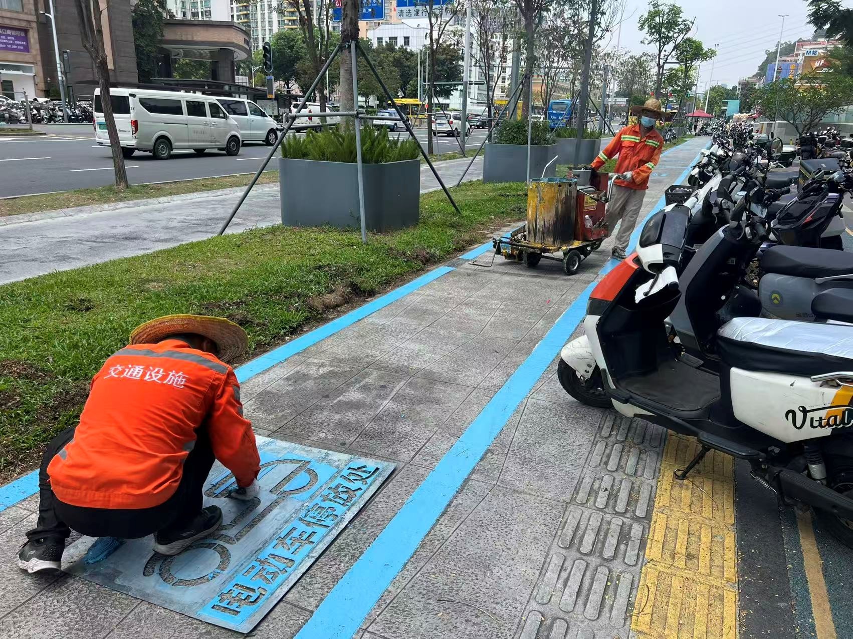 疏通出行“堵心路” 擦亮民生“微窗口”——凤凰岗社区解锁地铁口治理新模式
