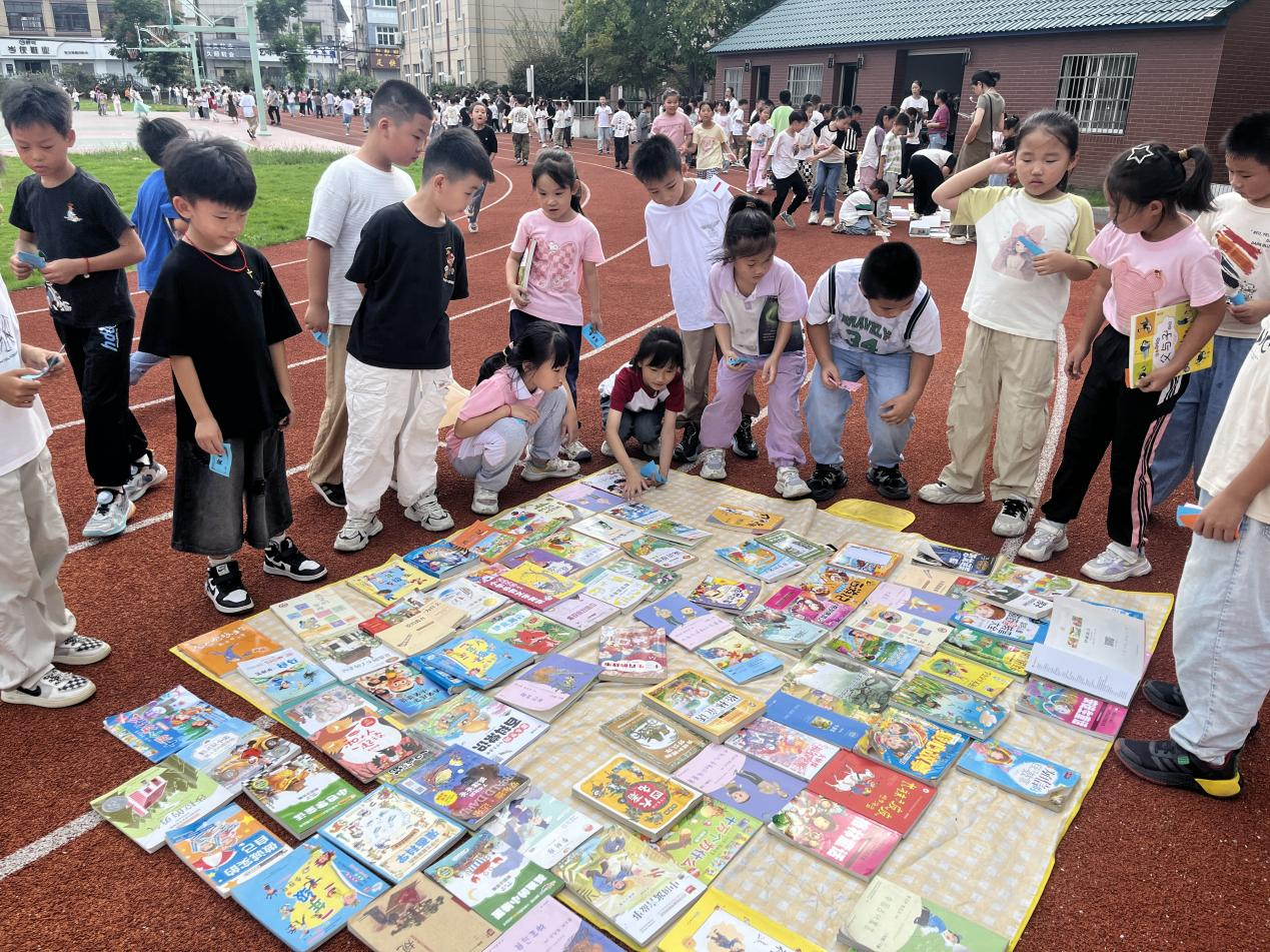 依托公益阅读基地 逍林镇镇东小学走出校家社协同书香育人样板路