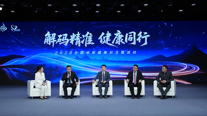 “对话・健康解码”科普沙龙现场（嘉宾从左到右依次为：廖洪教授、杨铁军教授、陈辉教授、田大伟教授）