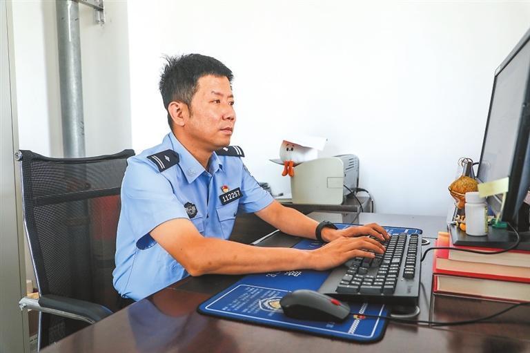 工作中的薛涛　本版图片由受访者提供