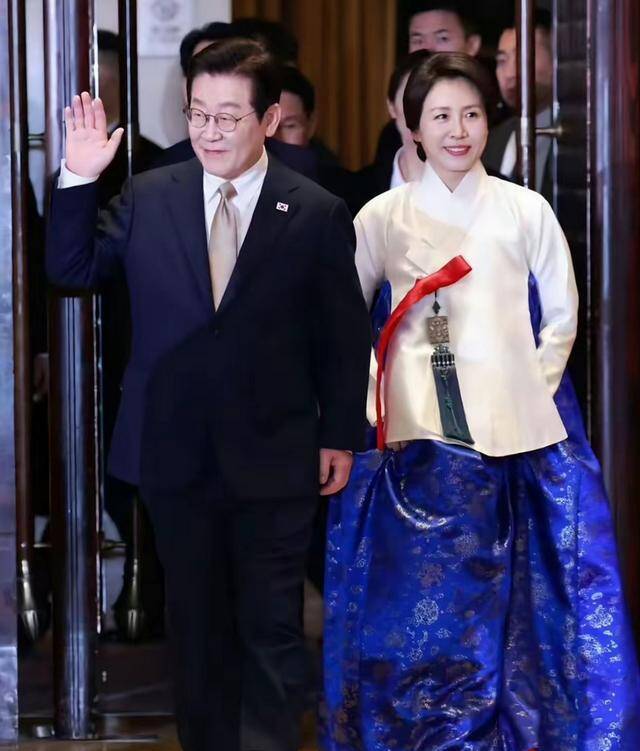 蓝色是共同民主党的象征色