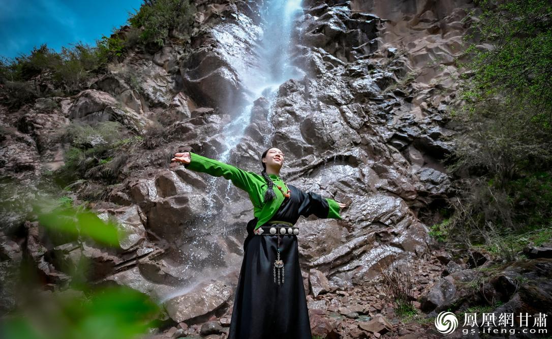 置身冰沟河秀丽景致，感受纯粹自然。李德宇　摄