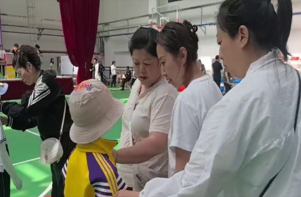 吉林临江：校服怎么选，家长说了算