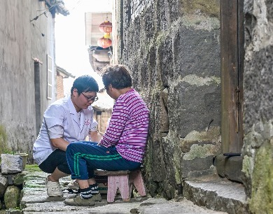 
江西00后大学生村医坚守深山（图）
   