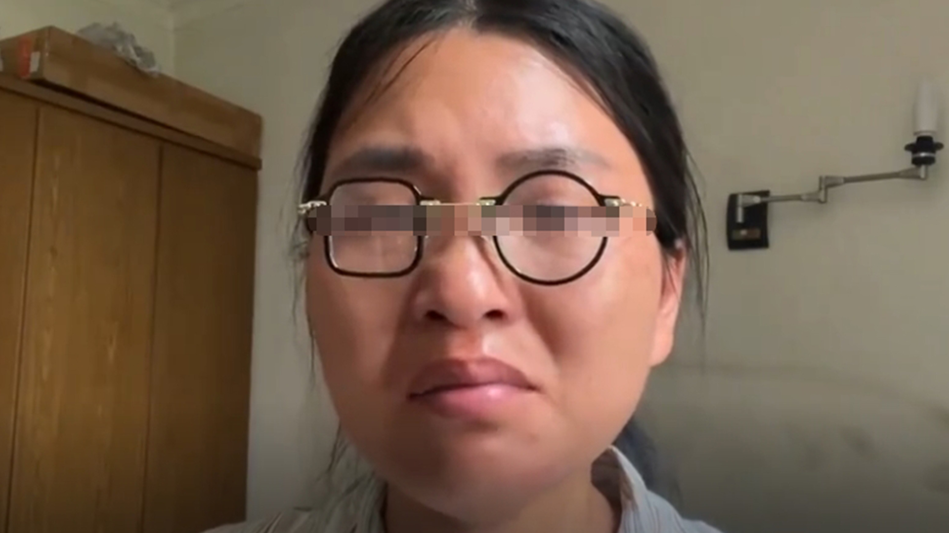 “我儿子5岁就能来山姆，我30多岁才进”宝妈称“托举孩子进山姆”引发争议，当事人含泪致歉：是全职妈妈，认知有限，遭遇网暴，“没想到后果如此严重”
