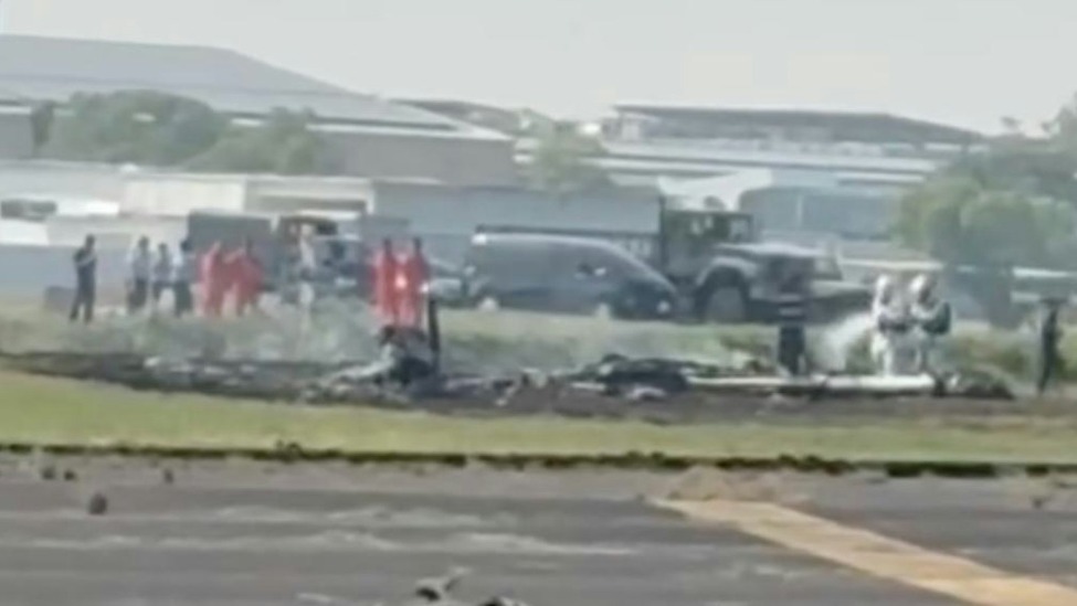 台空军一教练机坠毁，2名飞行员身亡