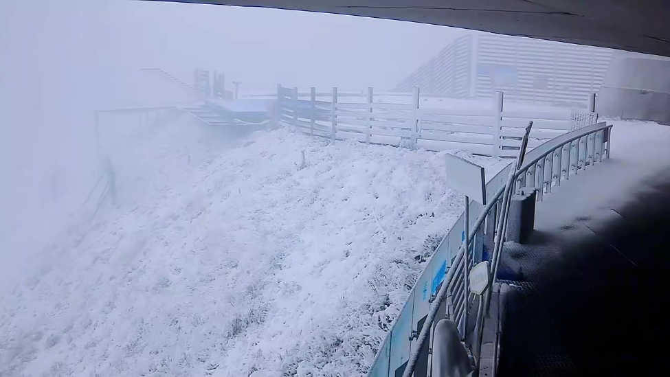 夏雪奇观！北京延庆局地下雪了
