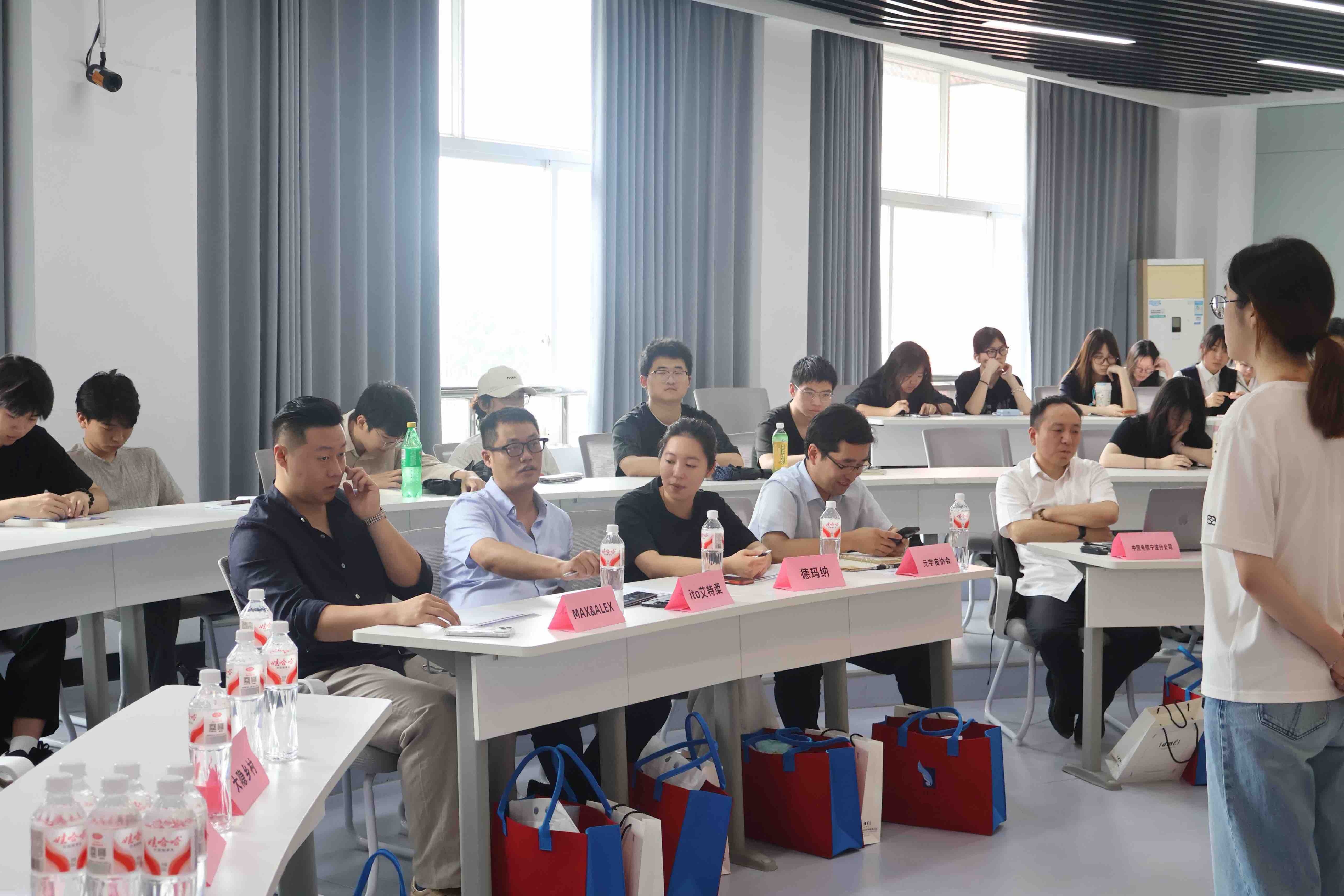 把真实商业项目引进课堂！大学生向品牌方展示营销方案