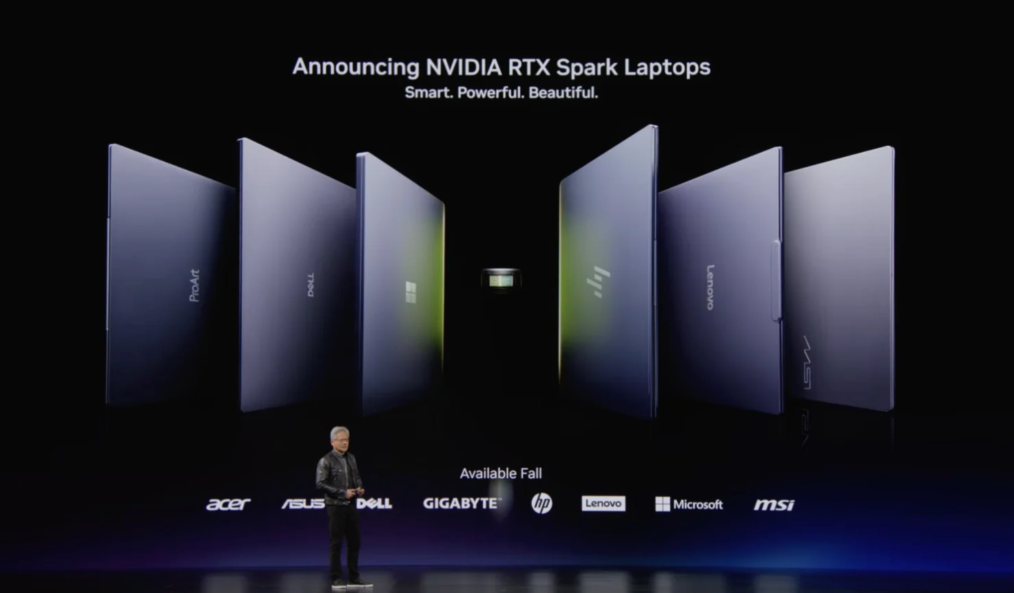 黄仁勋展示搭载RTX Spark的笔记本