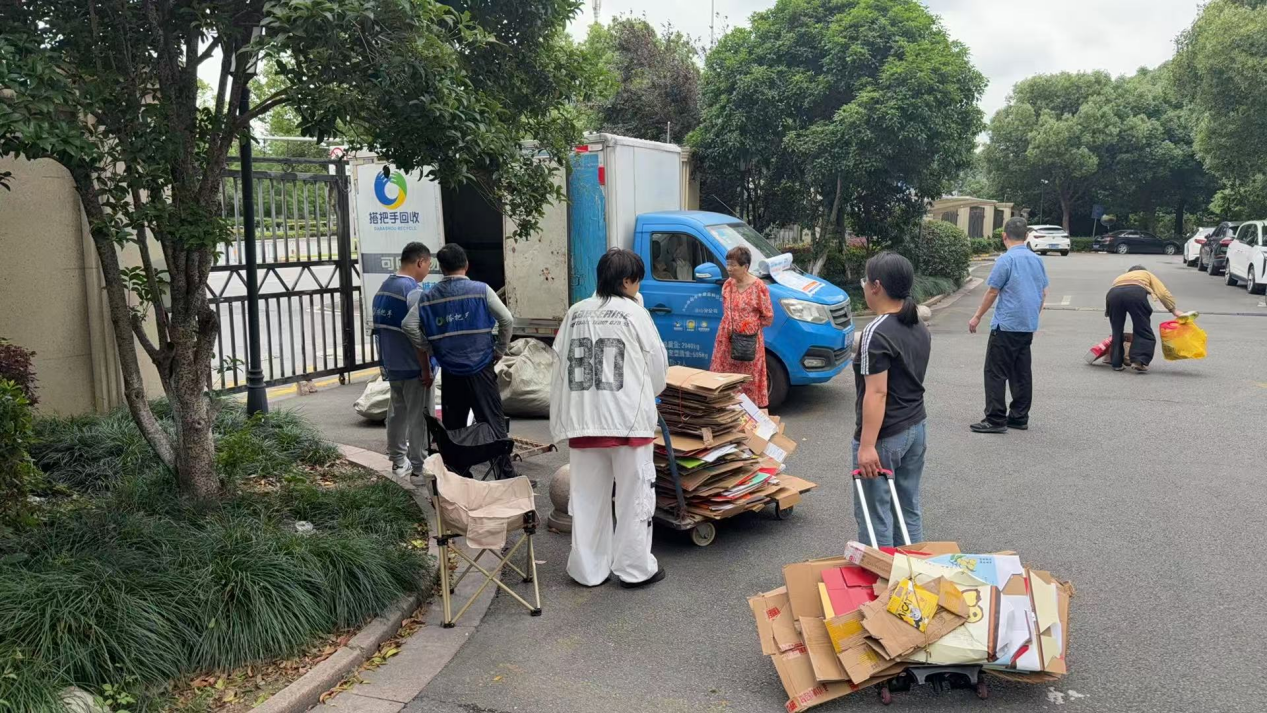 从“楼道堆物”到“上门变现”——鄞州“两网融合”全量回收让拾荒老人不再愁