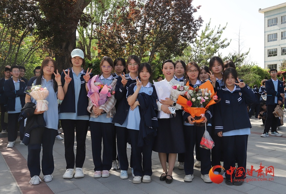 学生和老师在一起