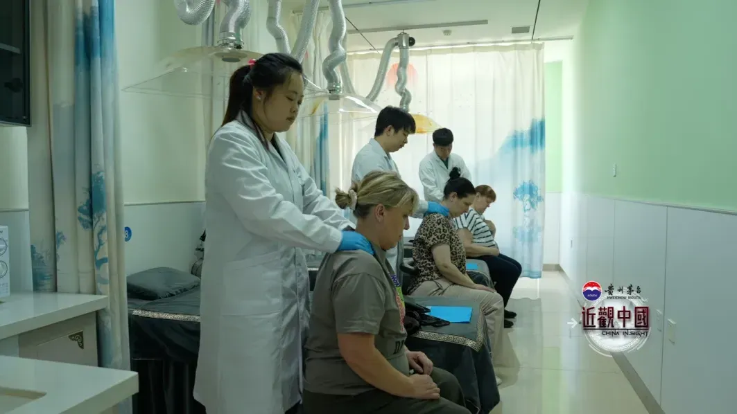 “棒极了！”中医特色理疗圈粉大批俄罗斯人，甚至有人专门购买刮痧板回家