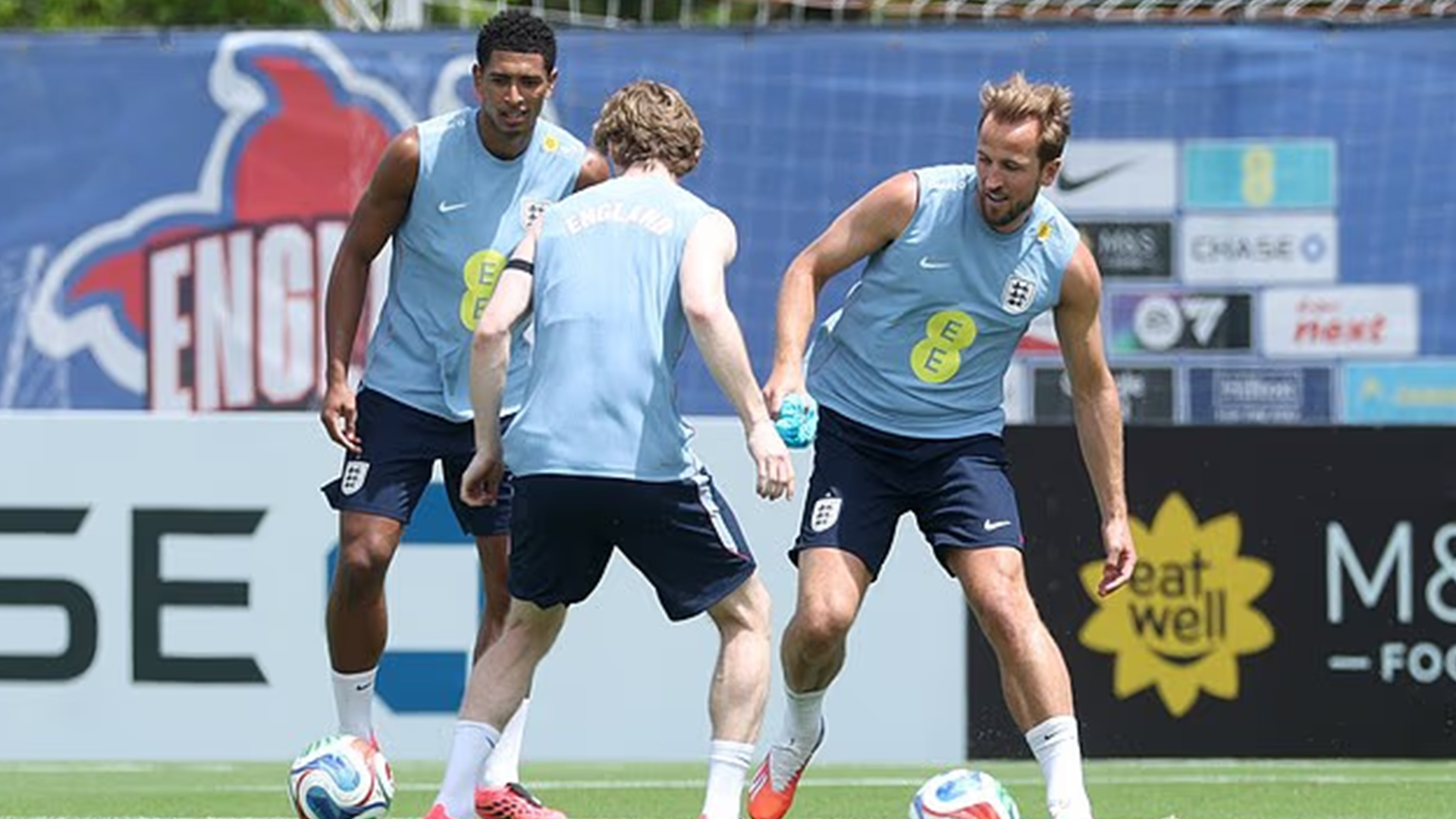 英格兰队世界杯训练物资被盗，球鞋、训练器械都被偷走，消息人士称“只剩一个足球”