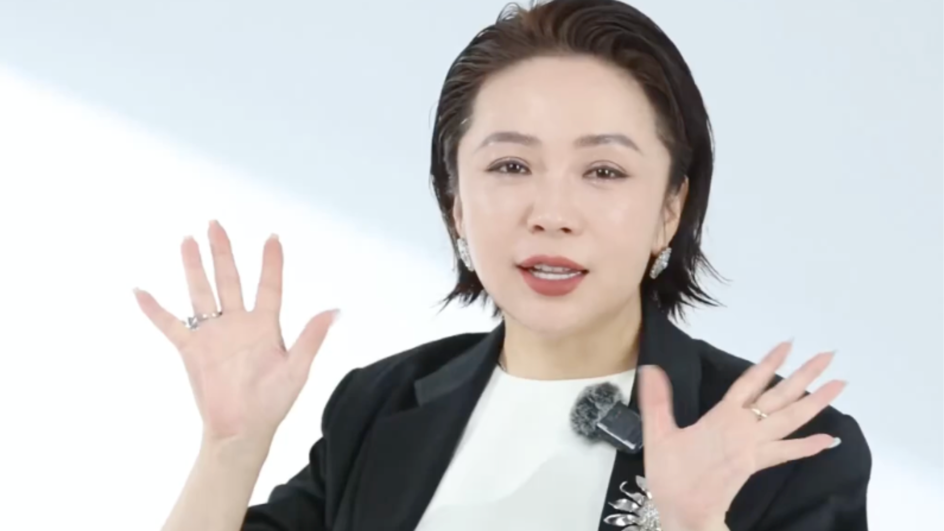 “名气大、收入少、纳税微”，3年仅纳税1100元，化妆师岳晓琳被查，长期担任知名时尚杂志合作造型师