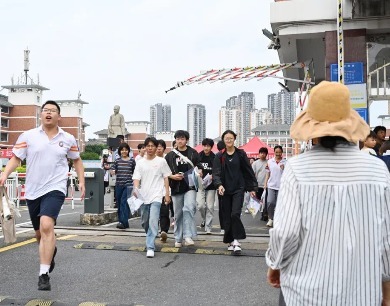 2026高考落幕！宜春考场外的一幕幕