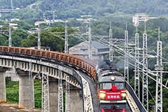 瑞梅铁路（江西段）全线首列长轨列车进场 预计明年5月具备开通运营条件