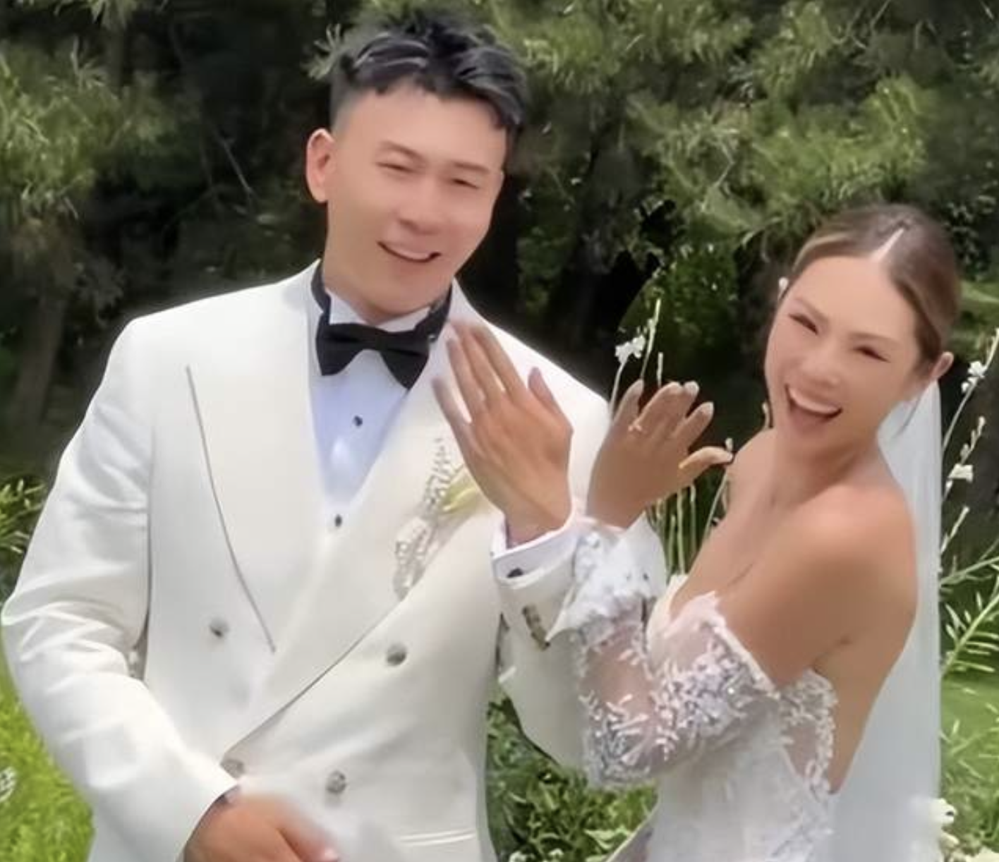 李晨同父异母妹妹大婚，大黑牛亲自到场祝福，合影曝光兄妹情深