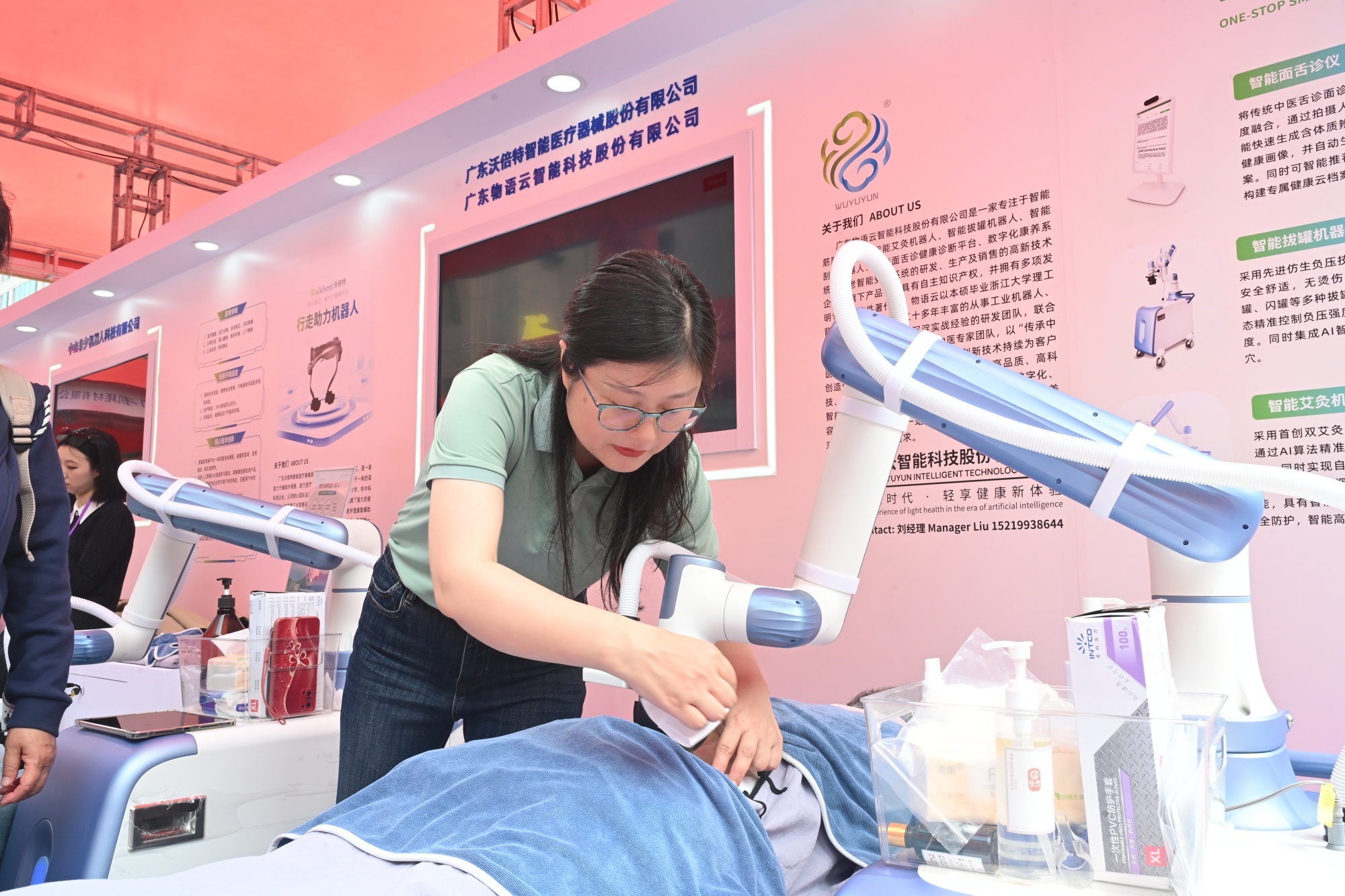 物语云的中医机器人已随“中山百货进N城”活动走过多座城市，此次也将亮相武汉。