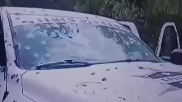 世界杯前夕墨西哥5名警察遭枪杀，警车布满弹痕