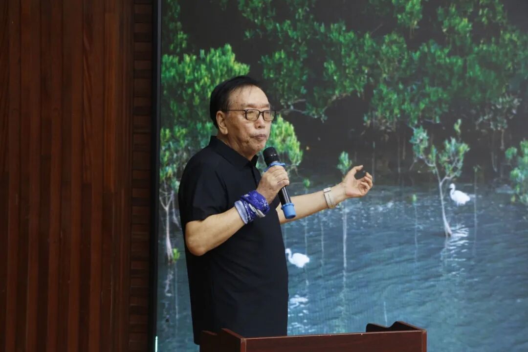深圳市决咨委专家、社会主义先行示范区专家、深圳市蓝色海洋环境保护协会创始人之一，梁俊乾老师