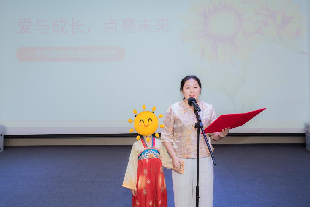 南山区妇联“汇聚微光・点亮未来”主题关爱活动举行